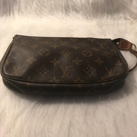 Louis Vuitton Monogram Ponchette - Picture 3 of 8